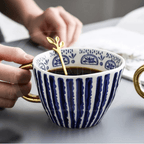 Caneca em Cerâmica – Design Elegante para Bebidas Quentes