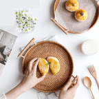 Bandeja de Rattan Trançado com Alça de Madeira