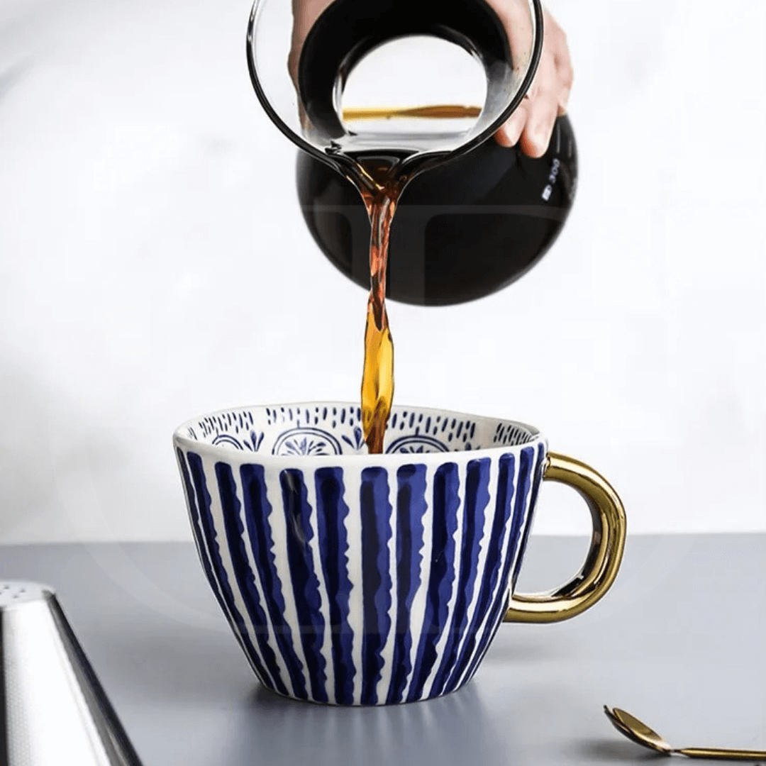 Caneca em Cerâmica – Design Elegante para Bebidas Quentes