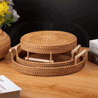 Bandeja de Rattan Trançado com Alça de Madeira