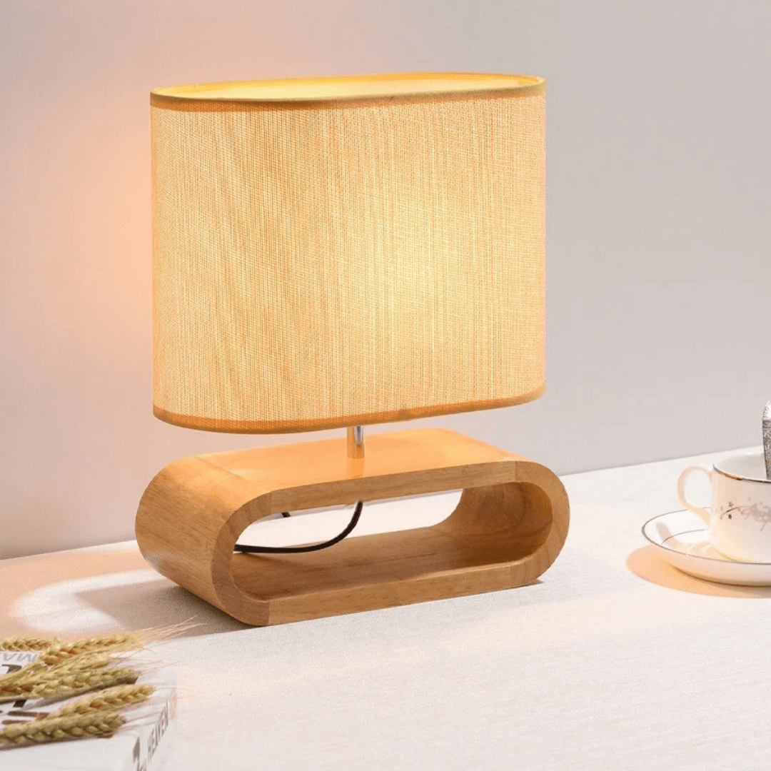Abajur de Mesa com Base em Madeira e Cúpula de Tecido