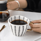 Caneca em Cerâmica – Design Elegante para Bebidas Quentes