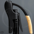 Abridor de Garrafas de Vinho – Formato de Alavanca com Cabo de Madeira