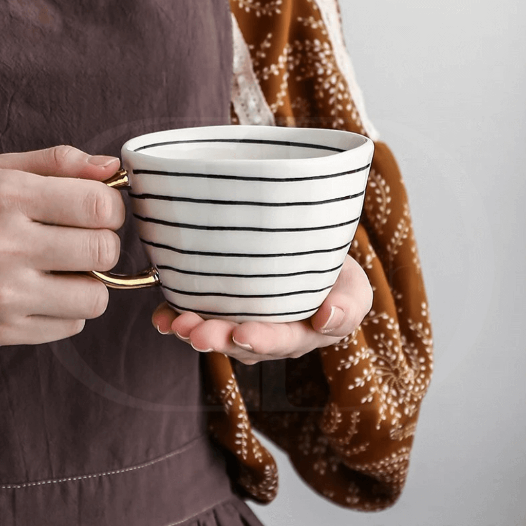 Caneca em Cerâmica – Design Elegante para Bebidas Quentes