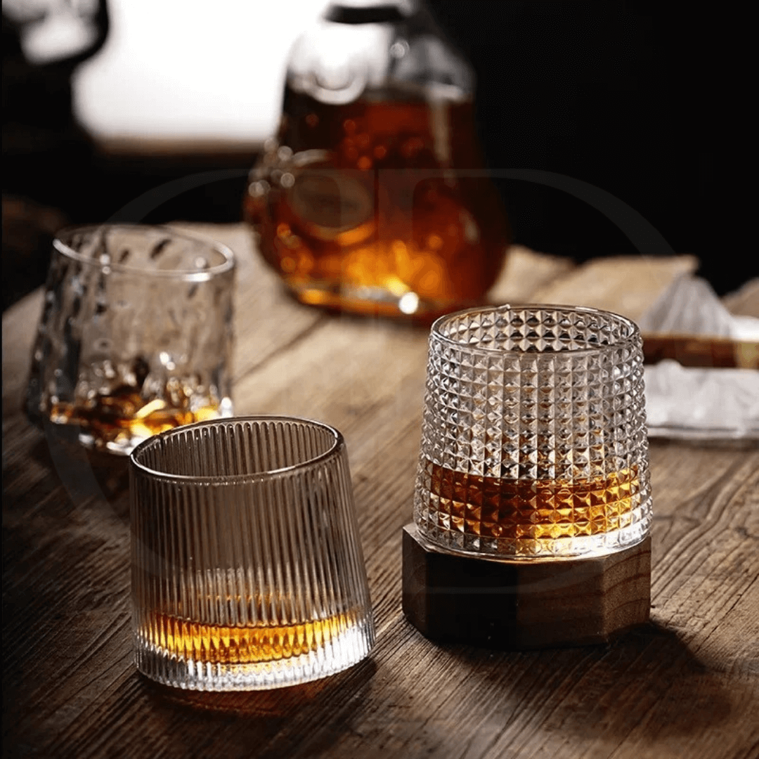 Copos Giratórios de Vidro para Whisky – Design Clássico com Efeito Spinning