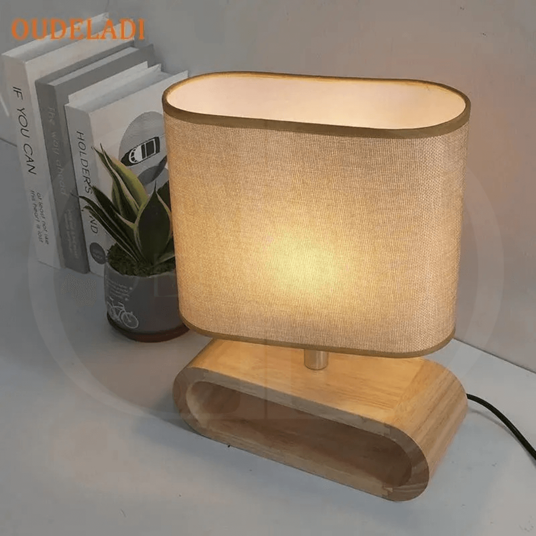 Abajur de Mesa com Base em Madeira e Cúpula de Tecido