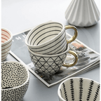 Caneca em Cerâmica – Design Elegante para Bebidas Quentes