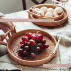 Bandeja de Rattan Trançado com Alça de Madeira