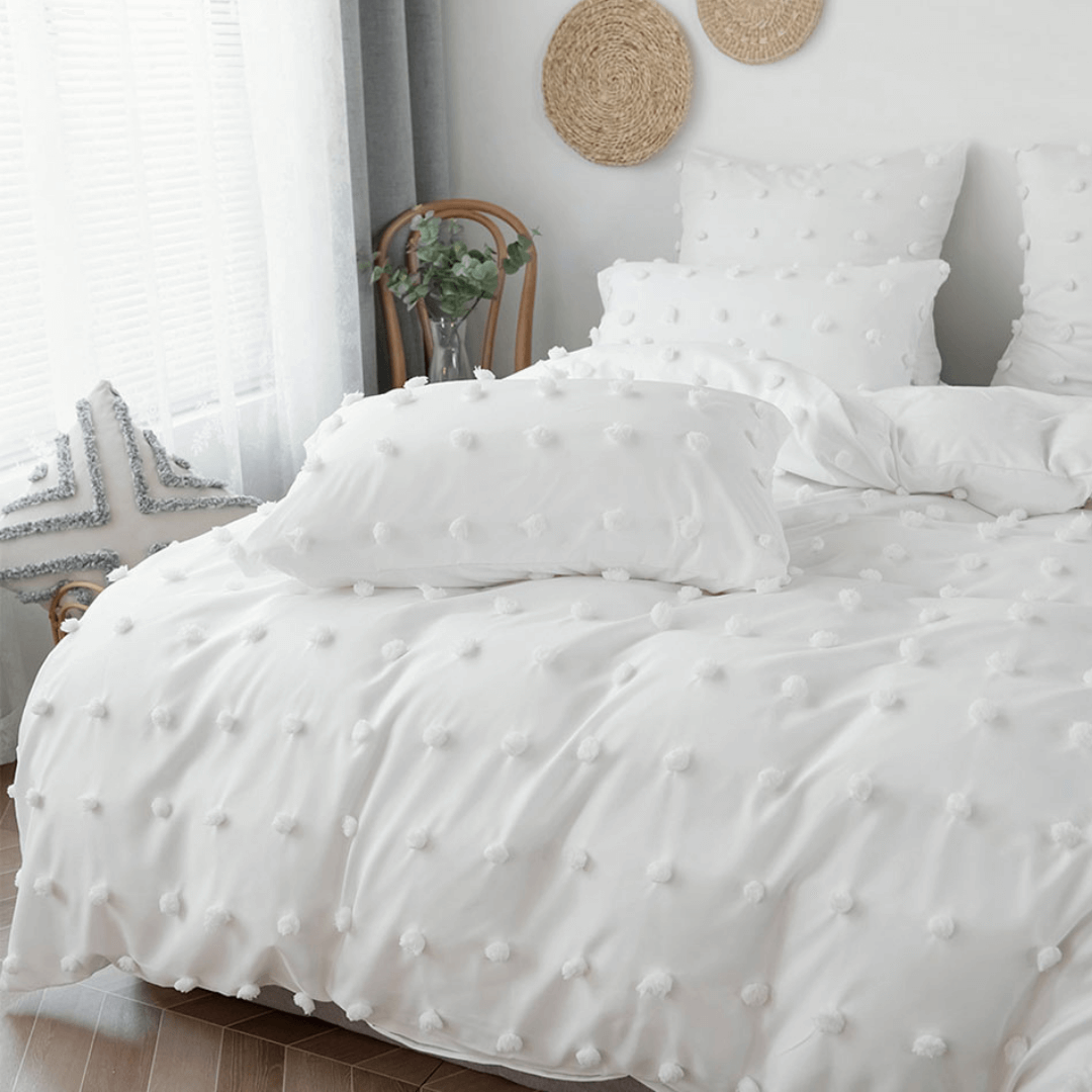 Jogo de Cama Dupla Face com Detalhes Tufted e Pompons