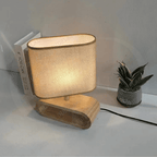 Abajur de Mesa com Base em Madeira e Cúpula de Tecido